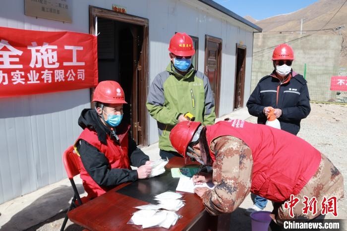 海西蒙古族藏族自治州供电局推动能源转型项目，助力地区繁荣发展